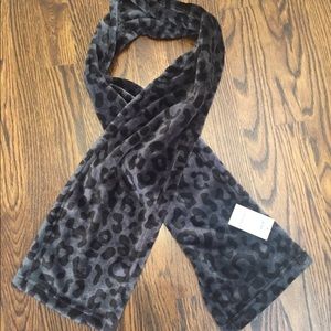 Walking Company Soft Leopard Scarf NWT!